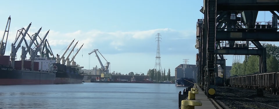 Ekogroszek - port ma strategiczne znaczenie dla dystrybucji surowców.